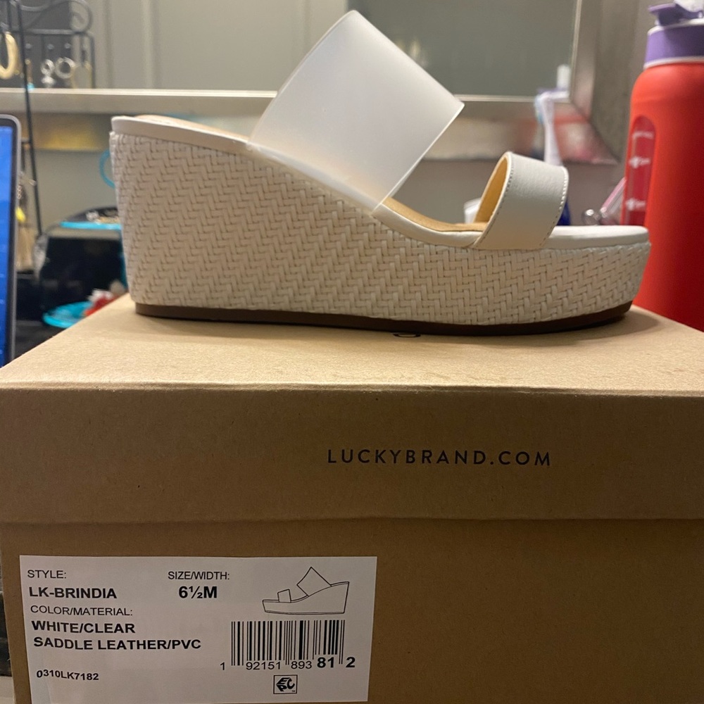 Lucky brand Brindia White Wedge 6.5